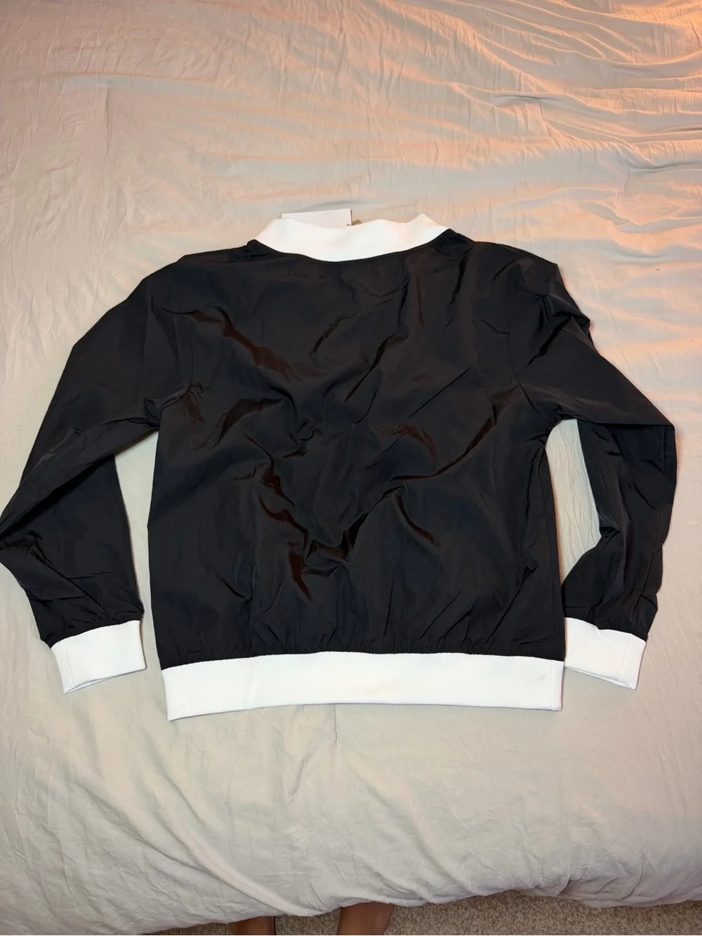 Nike Sportswear Essential Women's Loose UV Woven Long-Sleeve V- Neck sweater top